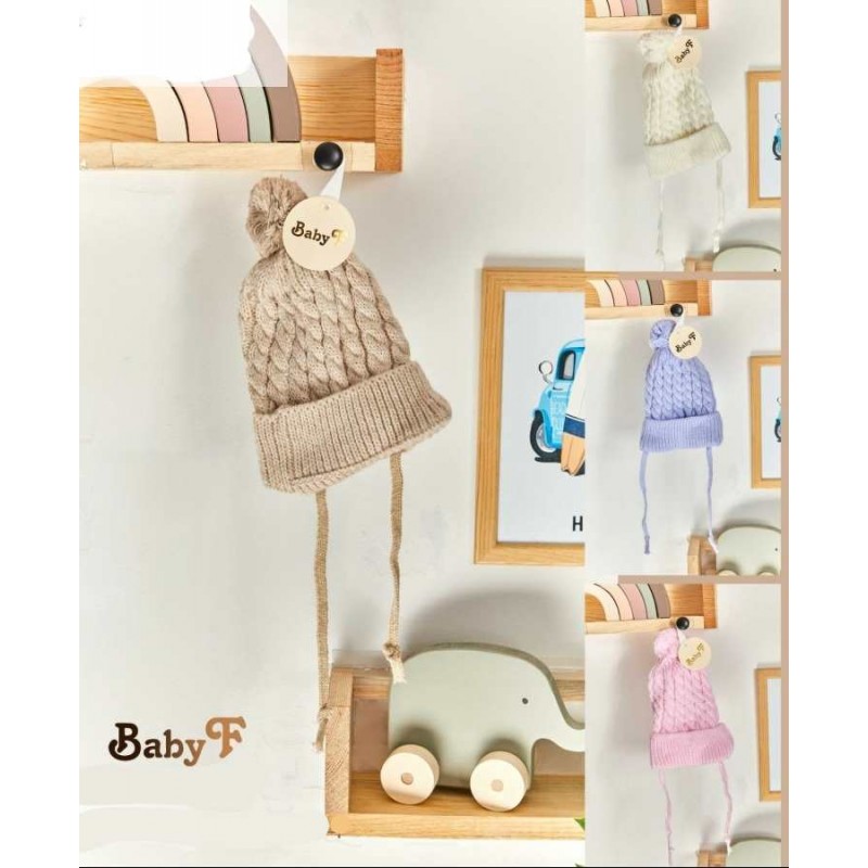 Megzta kepurė BABY /pynutės