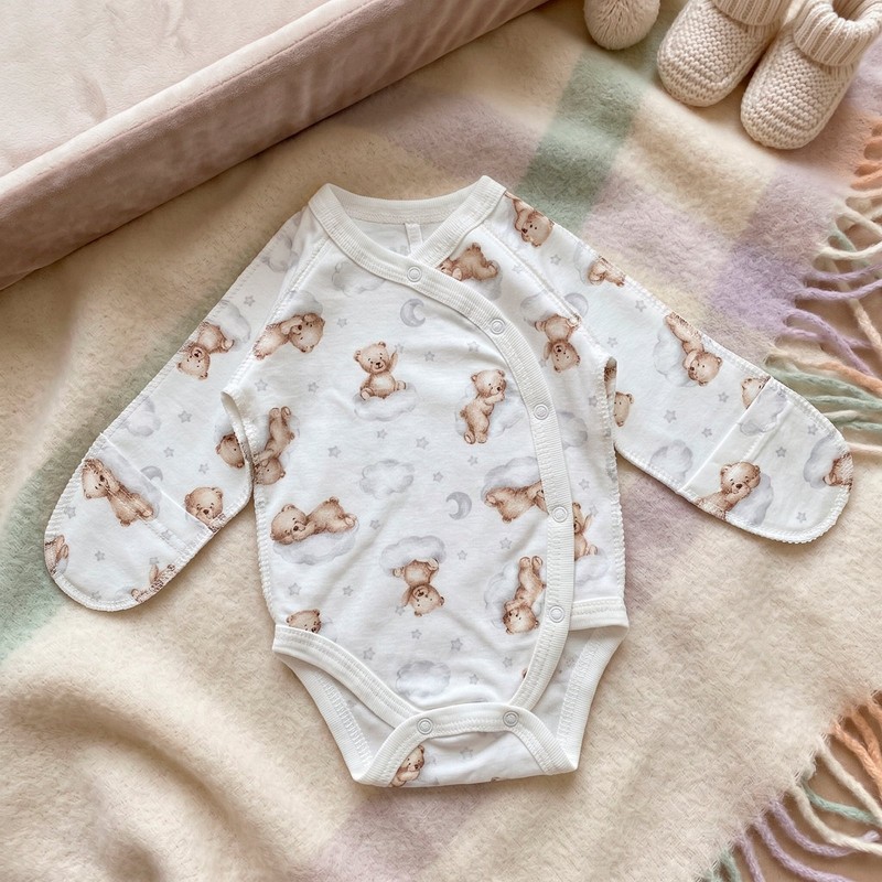 Pašiltintas bodžiukas išvirkščiomis siūlėmis BEAR ON A CLOUD